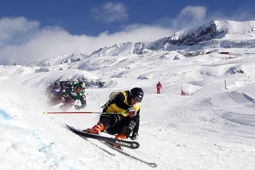 Khu trượt tuyết tọa lạc trên những đỉnh núi tuyết phủ quanh năm như Jungfraujoch 