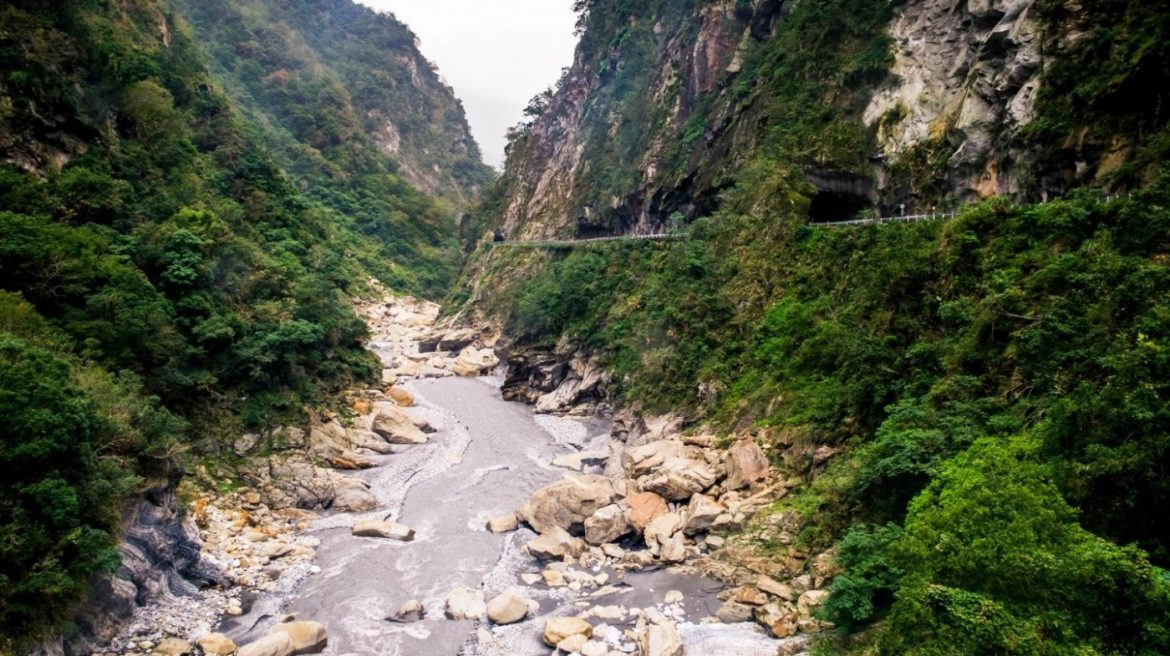 Khám phá hẻm núi Khuê Đồn – nơi được cho là hùng vĩ hơn Thiên Sơn