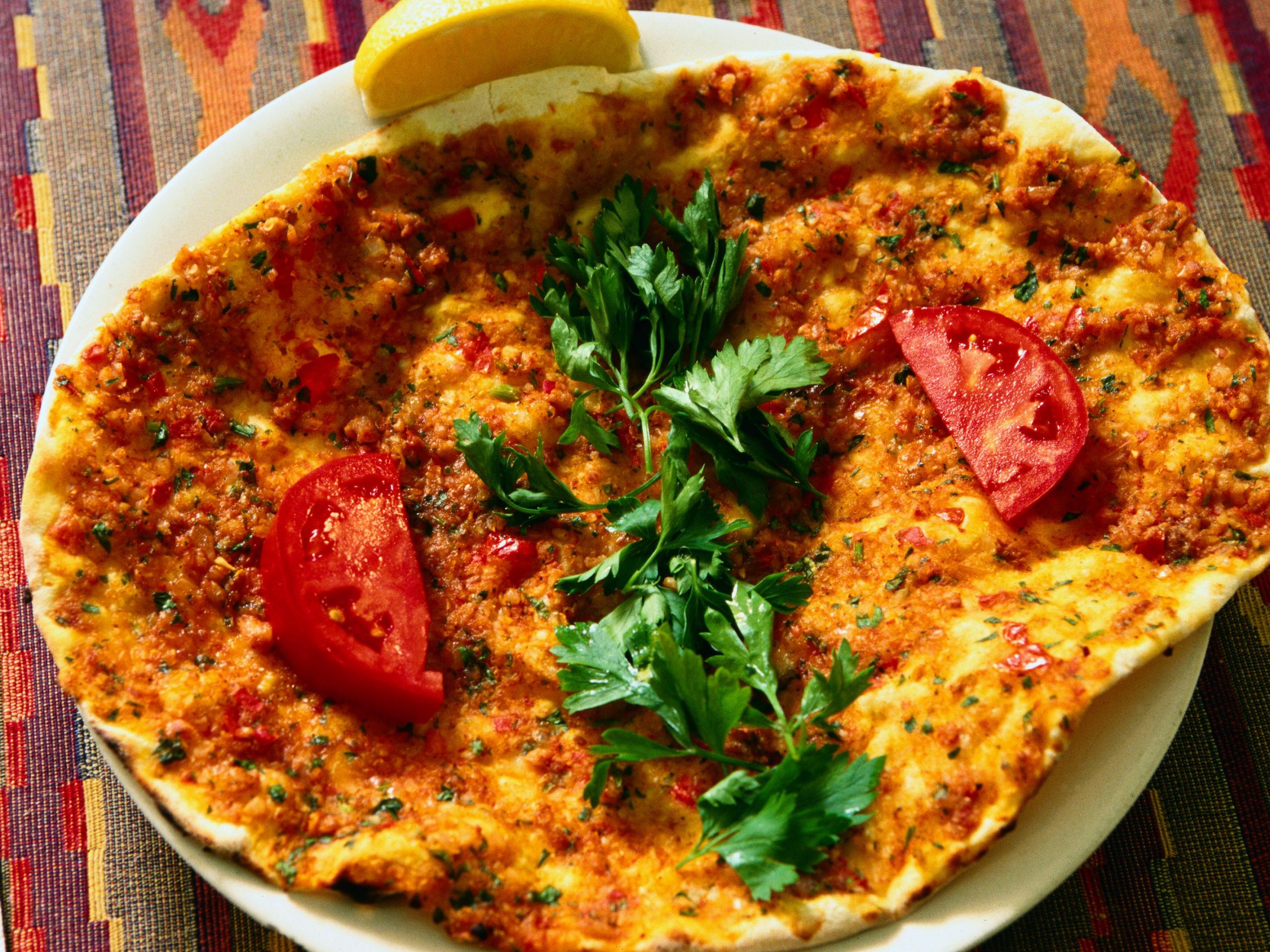 Ẩm thực món ăn Lahmacun ở Thổ Nhĩ Kỳ